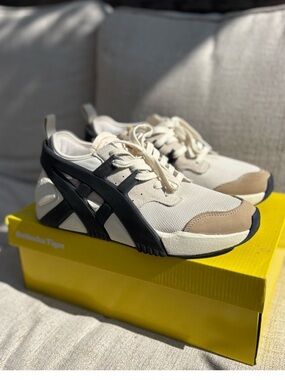 Onitsuka Tiger Beige & Black Runner Sneakers BIG LOGO TRAINER 2.0